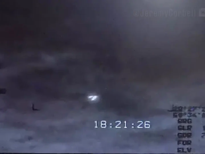 Corbell e Knapp divulgam vídeo militar de supostos UAPs no Golfo Pérsico