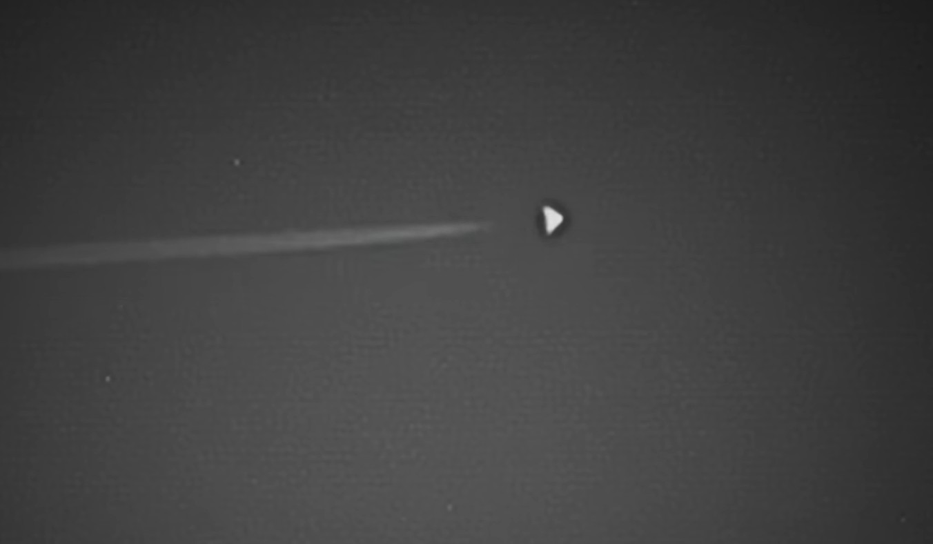 Misteriosa aeronave triangular apelidada de "Doritos" registrada sobre a Área 51 1 Misteriosa aeronave triangular apelidada de “Doritos” registrada sobre a Área 51