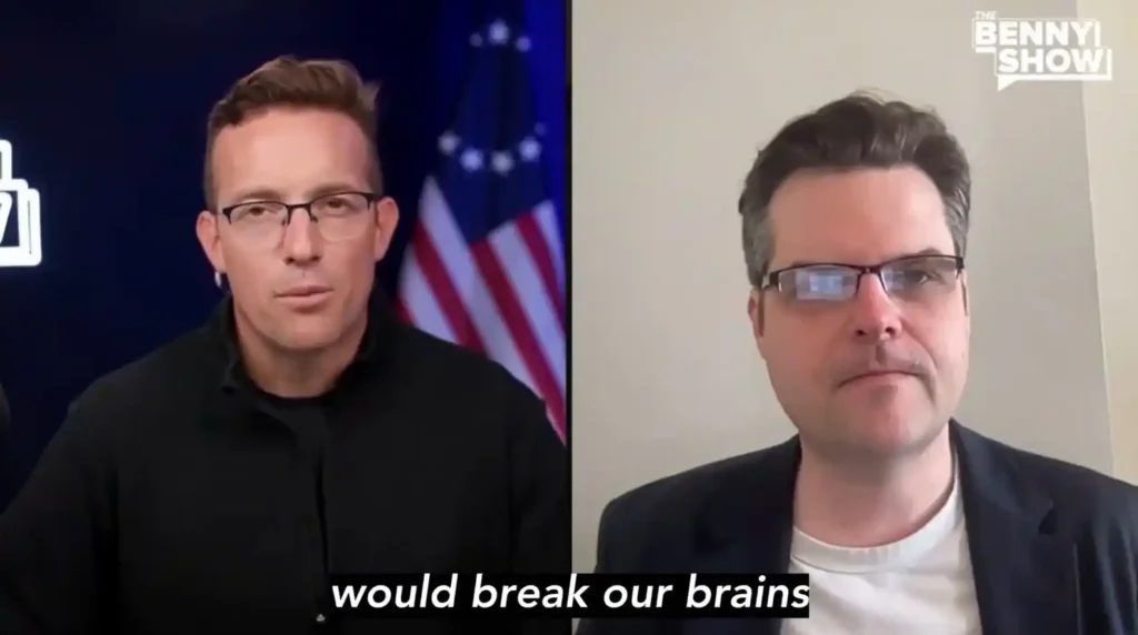 Ex-deputado Matt Gaetz revela programa de hibridização alienígena em depoimento polêmico 1 Ex-parlamentar Matt Gaetz (à direita) participou do podcast de direita The Benny Show onde fez afirmações bombásticas sobre programas de híbridos entre humanos e aliens (Reprodução X.com)