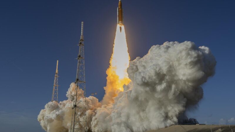 Finalmente a Artemis II decola para (re)abrir caminho à presença humana na Lua