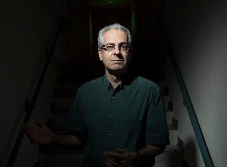 Nick Pope se tornou uma das figuras mais conhecidas da Ufologia Mundial por seu trabalho com UAPs para o Ministério da Defesa Britânico (arquivo pessoal/Facebook)