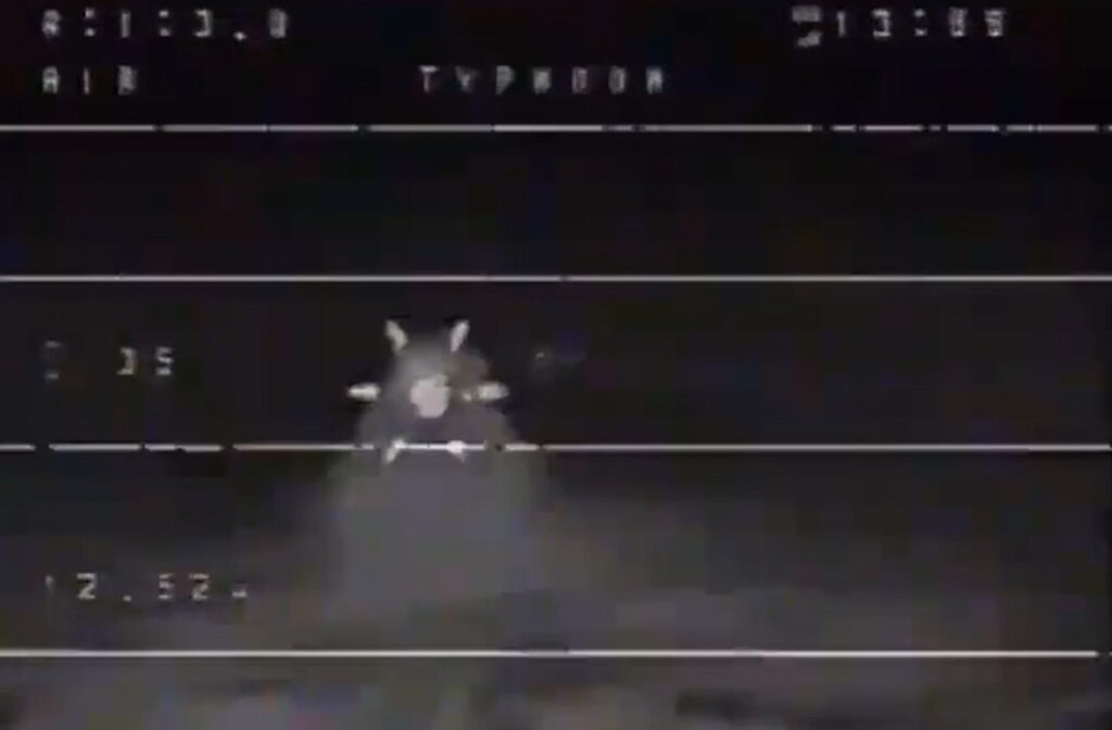 Drone ucraniano registra fenômeno anômalo em zona de guerra 1 Drone ucraniano registra fenômeno anômalo em zona de guerra (reprodução)