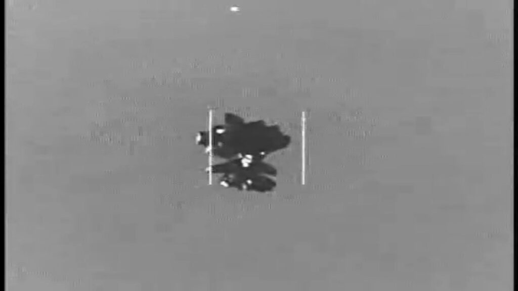 Pentágono divulga quarto lote de documentos sobre UAPs pela iniciativa Pursue 6 A intrigante imagem do caso DOW-UAP-PR116, sobre o oceano Atlântico em 2020 (Reprodução)