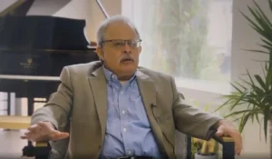 Autor de declaracoes polemicas sobre a suposta recuperacao de tecnologia nao humana consultor do Pentagono Eric Davis foi cobrado por cetico reproducao Youtube