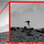 Durante o Sol 3924, rover Curiosity registra anomalia em formato de água-viva em Marte, gerando especulações
