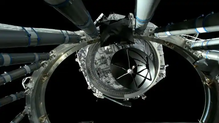 Telescópio Roman é lançado para investigar o Universo escuro e exoplanetas 2 Momento da separação do Telescópio do estágio superior do Falcon Heavy, começando sua jornada de cerca de 3 meses até o ponto L2 para início da operação (Imagem: NASA)