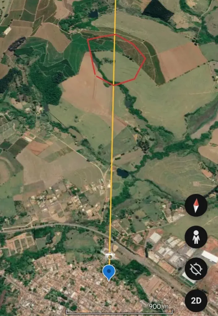 Luzes de Guaranésia: investigação tira “disco” do céu, mas mistério permanece no solo 5 Delimitada pelas linhas vermalhas, a área onde a luzes se encontravam (cortesia Jorge Uesu)