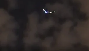 O que poderiam ser as luzes sobre Teerã, no Irã, que viralizam (Reprodução)