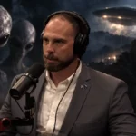 Grusch 'quebra' a Internet UAP com revelação de suposta batalha entre Greys e Reptilianos (montagem com IA - Reprodução JRE)
